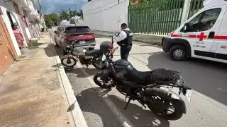 Motociclista se pasa el alto y deja tres lesionados en Flor de Limón, Campeche