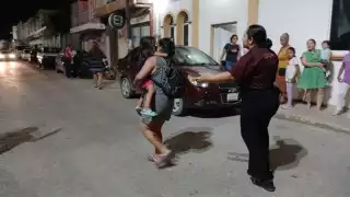 Rescatan a menor de un bar; madre estaba en aparente estado de ebriedad