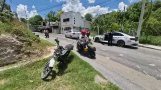 Motociclistas ebrios chocan y huyen tras accidente en San Caralampio, Campeche