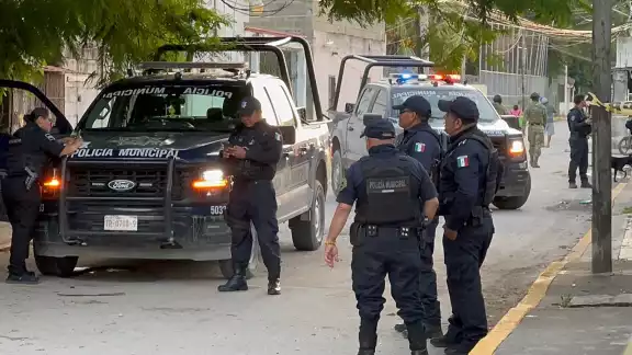 El ahora occiso presentó heridas por proyectil de arma de fuego en la cabeza, tórax y pelvis en una agresión en la Sm 67, por lo que policías llegaron a la escena del crimen El ahora occiso presentó heridas por proyectil de arma de fuego en la cabeza, tórax y pelvis en una agresión en la Sm 67, por lo que policías llegaron a la escena del crimen