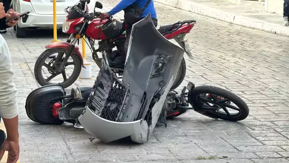 El piloto de la moto no logró parar a tiempo y evitar la colisión con el vehículo que iba en preferencia El piloto de la moto no logró parar a tiempo y evitar la colisión con el vehículo que iba en preferencia