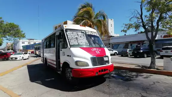 El transporte urbano en Campeche enfrenta una crisis por caída de ingresos y tarifa congelada desde hace más de 10 años. El transporte urbano en Campeche enfrenta una crisis por caída de ingresos y tarifa congelada desde hace más de 10 años.