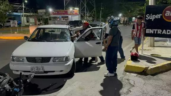 Intento de fuga tras choque termina en pelea campal en la Baja Velocidad