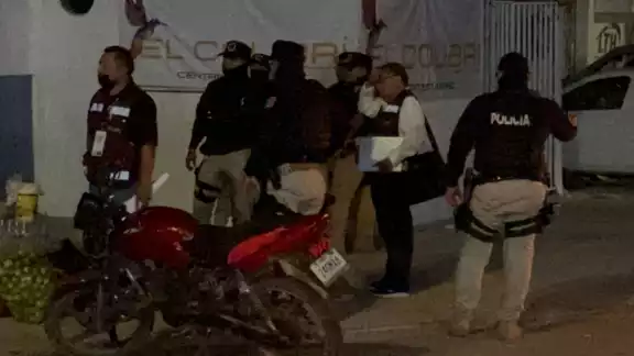 Efectivos de seguridad escoltaron a funcionarios de SEAFI para clausurar un bar conflictivo en la avenida Patricio Trueba Efectivos de seguridad escoltaron a funcionarios de SEAFI para clausurar un bar conflictivo en la avenida Patricio Trueba