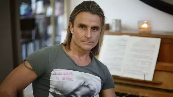 Detienen a Nacho Cano en España por contratar migrantes para su musical Detienen a Nacho Cano en España por contratar migrantes para su musical