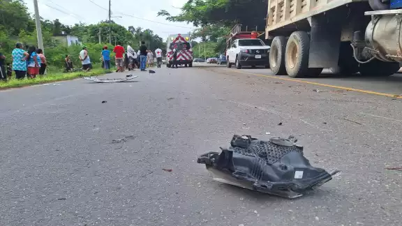 Motociclista resulta herido tras ser atropellado por una combi en Quintana Roo Motociclista resulta herido tras ser atropellado por una combi en Quintana Roo