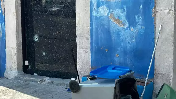 Sujetos a bordo de una moto dispararon a negocio Sujetos a bordo de una moto dispararon a negocio