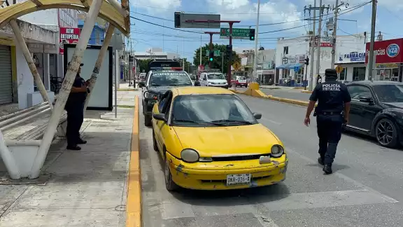 Familia viajaba en un auto amarillo en Campeche. Familia viajaba en un auto amarillo en Campeche.