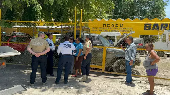 Agentes estatales y ministeriales cercaron la zona para evitar alguna enfrentamiento Agentes estatales y ministeriales cercaron la zona para evitar alguna enfrentamiento