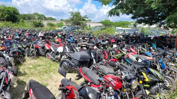 El programa “Liberación de Verano: Recupera tu Moto” ha entregado 40 vehículos a sus propietarios, incluyendo 37 motocicletas y 3 automóviles. El programa “Liberación de Verano: Recupera tu Moto” ha entregado 40 vehículos a sus propietarios, incluyendo 37 motocicletas y 3 automóviles.
