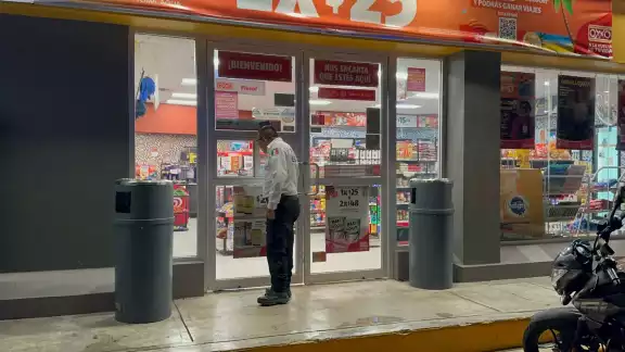 Mismos ladrones roban en el Oxxo Mismos ladrones roban en el Oxxo