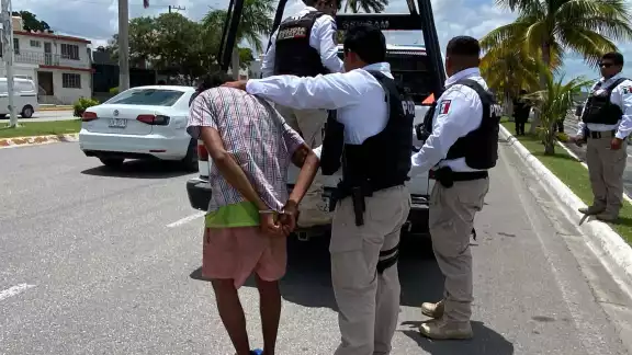 El “Konan” entra a vivienda en Campeche y acaba detenido en el malecón El “Konan” entra a vivienda en Campeche y acaba detenido en el malecón