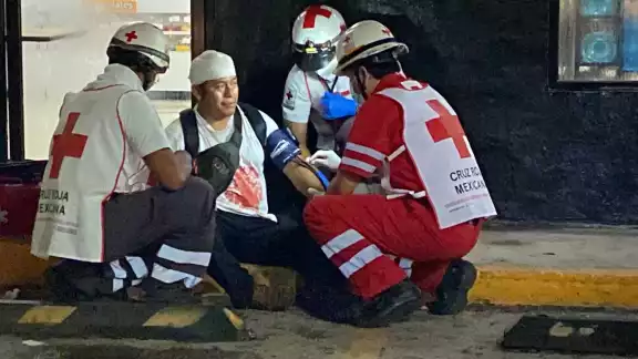Tráiler provoca caída de motociclista cerca de Hampolol Tráiler provoca caída de motociclista cerca de Hampolol