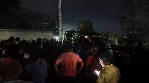 Las autoridades intentaron hablar con los habitantes.