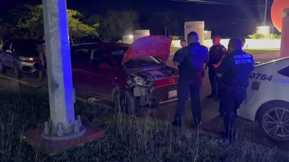 Conductora ilesa tras fuerte impacto en avenida López Portillo Conductora ilesa tras fuerte impacto en avenida López Portillo