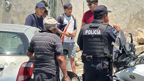 Un joven motociclista resultó herido tras chocar contra un auto compacto en Lerma.