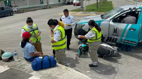 Camioneta ocasiona lesiones a motociclista