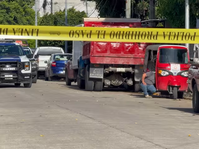 Balacera en colonia Renovación deja daños a pochimóvil y vivienda; sin heridos