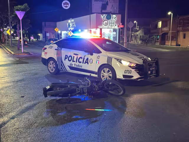 Las autoridades y paramédicos acudieron al lugar para atender la emergencia.