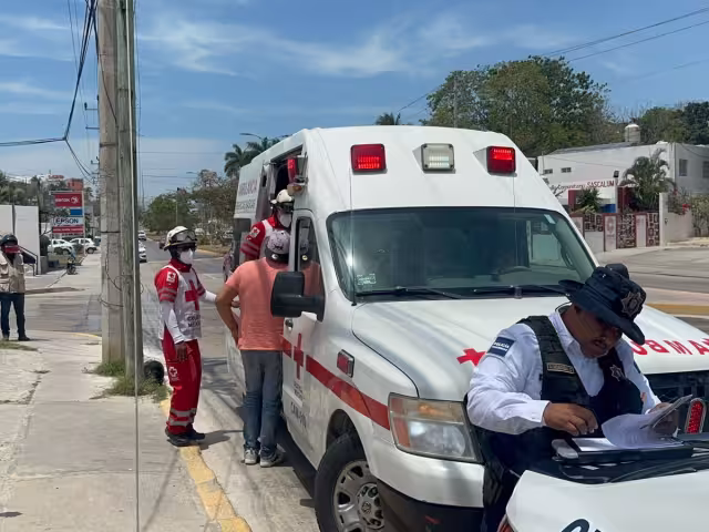 Motociclista se accidenta en Campeche y queda con la pierna prensada por exceso de velocidad