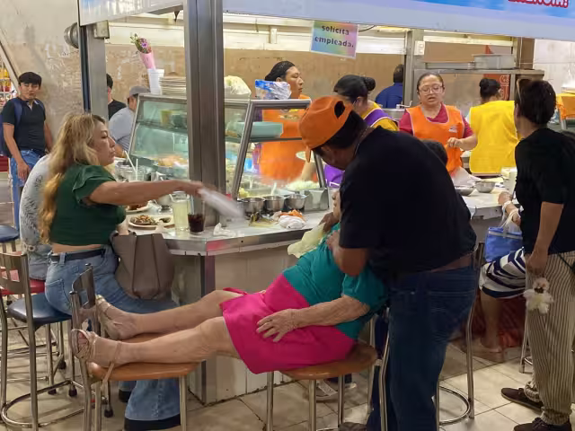 Los paramédicos brindaron atención médica y lograron estabilizarla en el lugar