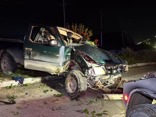 Un accidente automovilístico ocurrió en la madrugada del sábado en la avenida Héroe de Nacozari