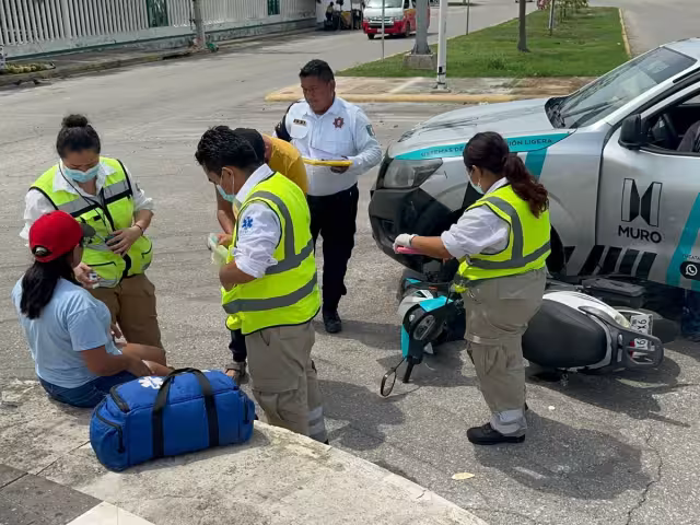 Camioneta ocasiona lesiones a motociclista