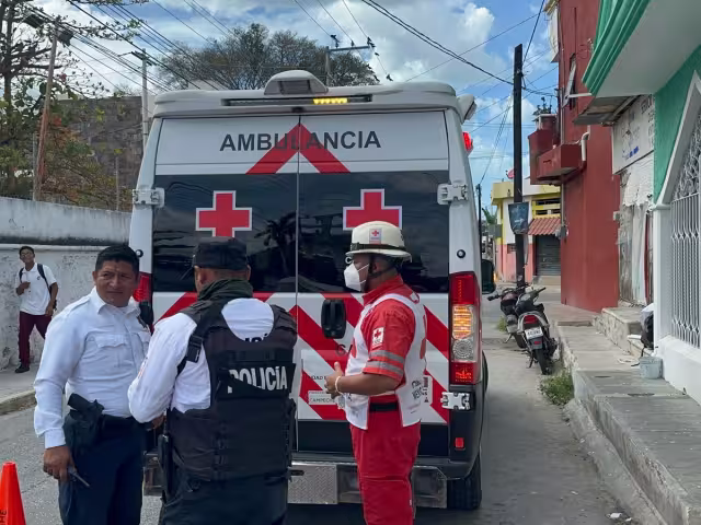 La falta de precaución y el exceso de velocidad causaron que dos menores de edad resultaran heridos
