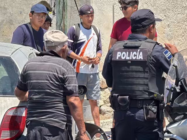 Un joven motociclista resultó herido tras chocar contra un auto compacto en Lerma.