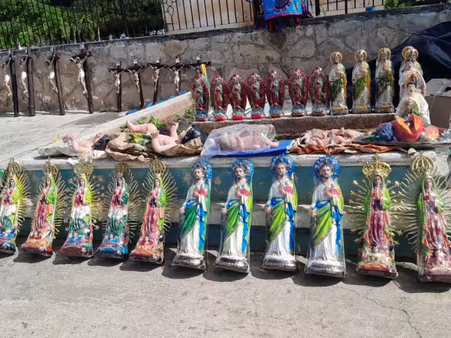 El afectado acusó a la directora de la Casa de la Cultura y mostró un recibo como prueba