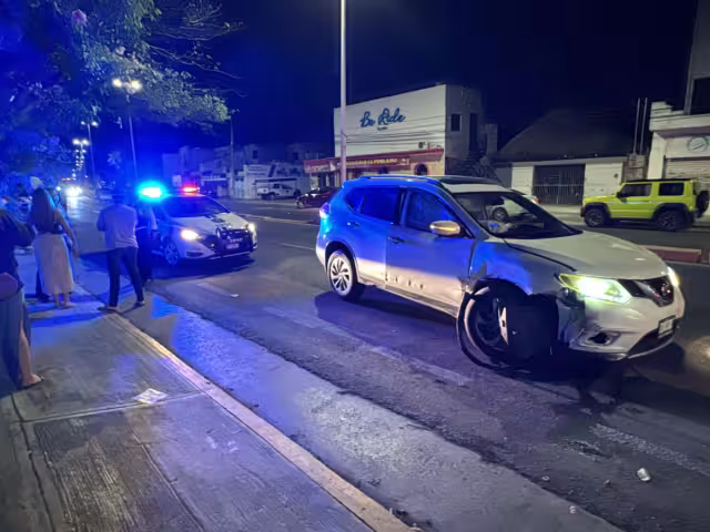 Choque de Camioneta Contra Remolque en Santa Ana