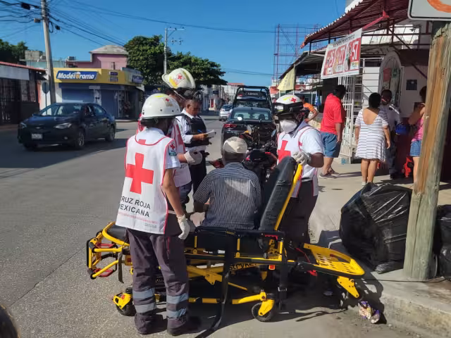 Un hombre adulto fue atropellado en la Colonia Volcanes y llevado al hospital