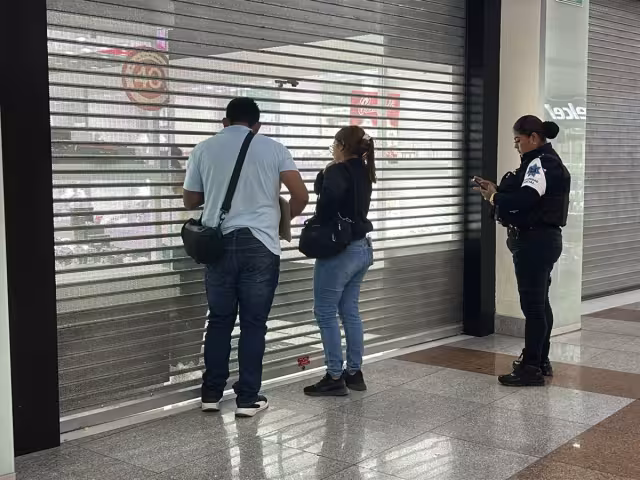 Intentan asaltar joyería de Plaza las Américas de Cancún.