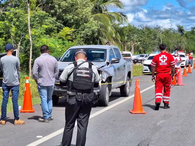 Autoridades arribaron al lugar, acordonando el área donde se encontraba la unidad responsable