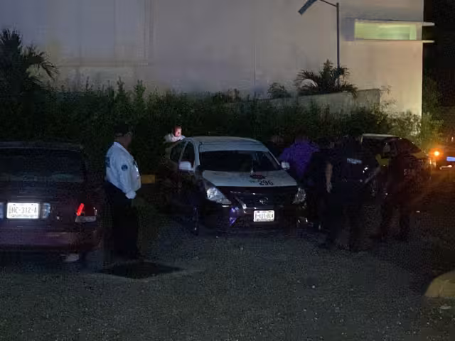 Detienen a conductor de taxi presuntamente por conducir bajo los efectos del alcohol