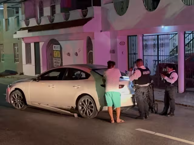 Menor destruye el auto de su papá