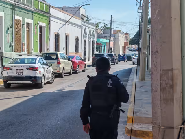 Sujeto intenta ingresar a casa y huye; vecinos alertan a la policía en Campeche
