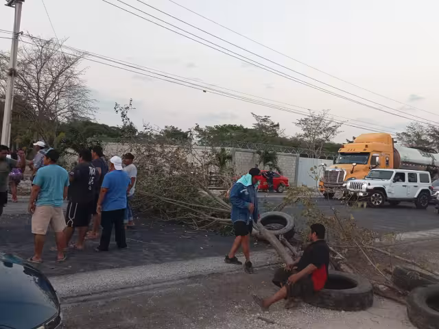 Habitantes de San Antonio Cárdenas se unieron al bloqueo iniciado en Nuevo Progreso