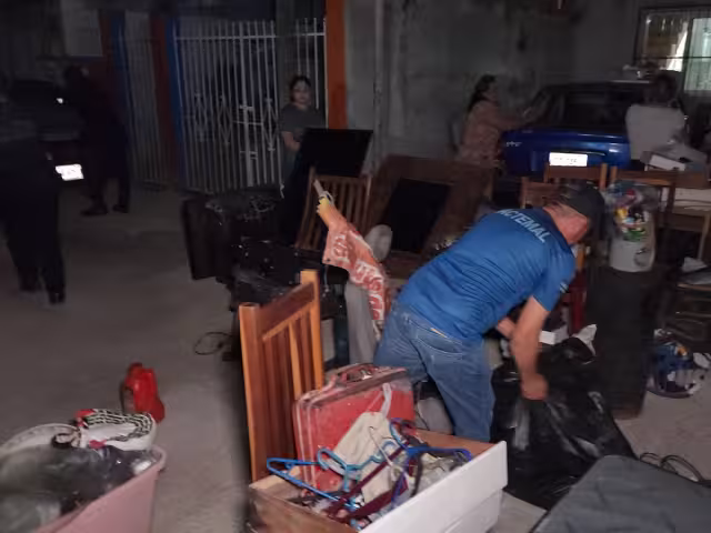 Vecinos señalaron que la pareja ha vivido sin problemas por más de 25 años en la vivienda