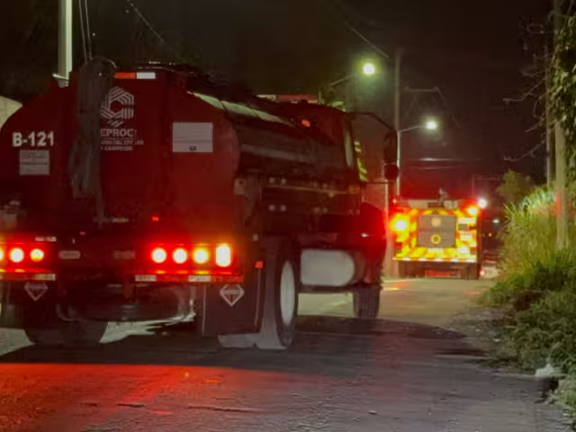 Bomberos acudieron para controlar la situación