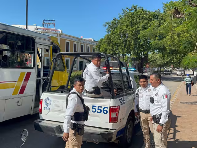 Detienen a Hombre por Agredir a su Pareja y Amenazar a Comerciantes en Campeche