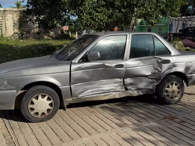 El conductor del Tsuru, al parecer, se pasó el alto debido a la falta de señalización y fue impactado por la camioneta