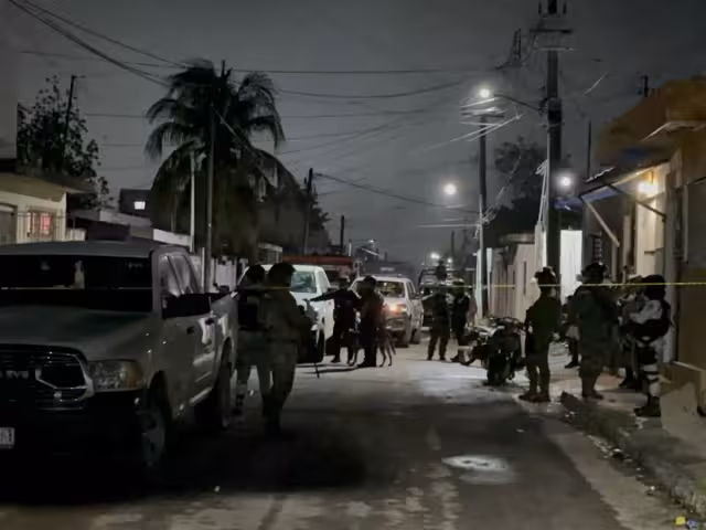 Cinco presuntos narcomenudistas fueron detenidos en operativos simultáneos en la zona norte de Campeche.