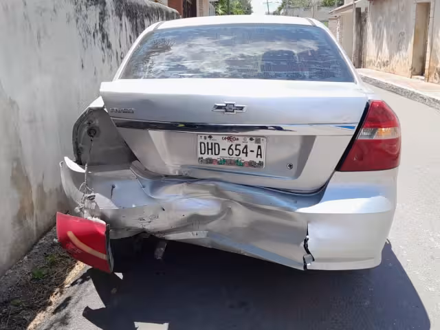 Accidente en Kilakán deja daños materiales y un gran susto.