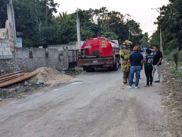 Policías y bomberos atienden fuga de gas en José María Morelos
