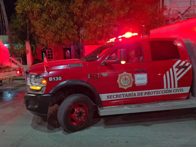 Indigente genera incendio dentro de vivienda abandonada