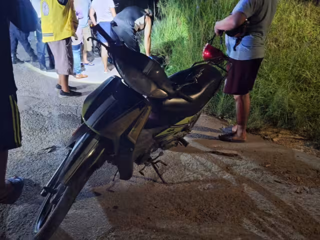 El conductor de una motocicleta no respetó su alto y presuntamente manejaba bajo los efectos del alcohol.