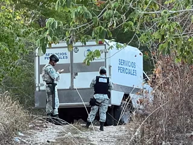 Los Servicios Periciales llegaron a la escena para hacer el levantamiento del cuerpo.