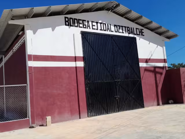 Bodega cerrada por falta de uso y mantenimiento