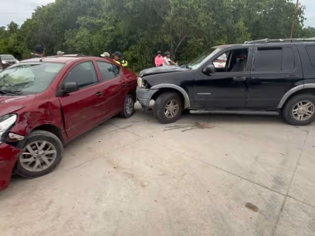 Tres vehículos y un mototaxi protagonizaron el accidente.